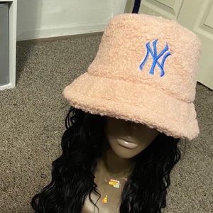 NY Sherpa bucket hat